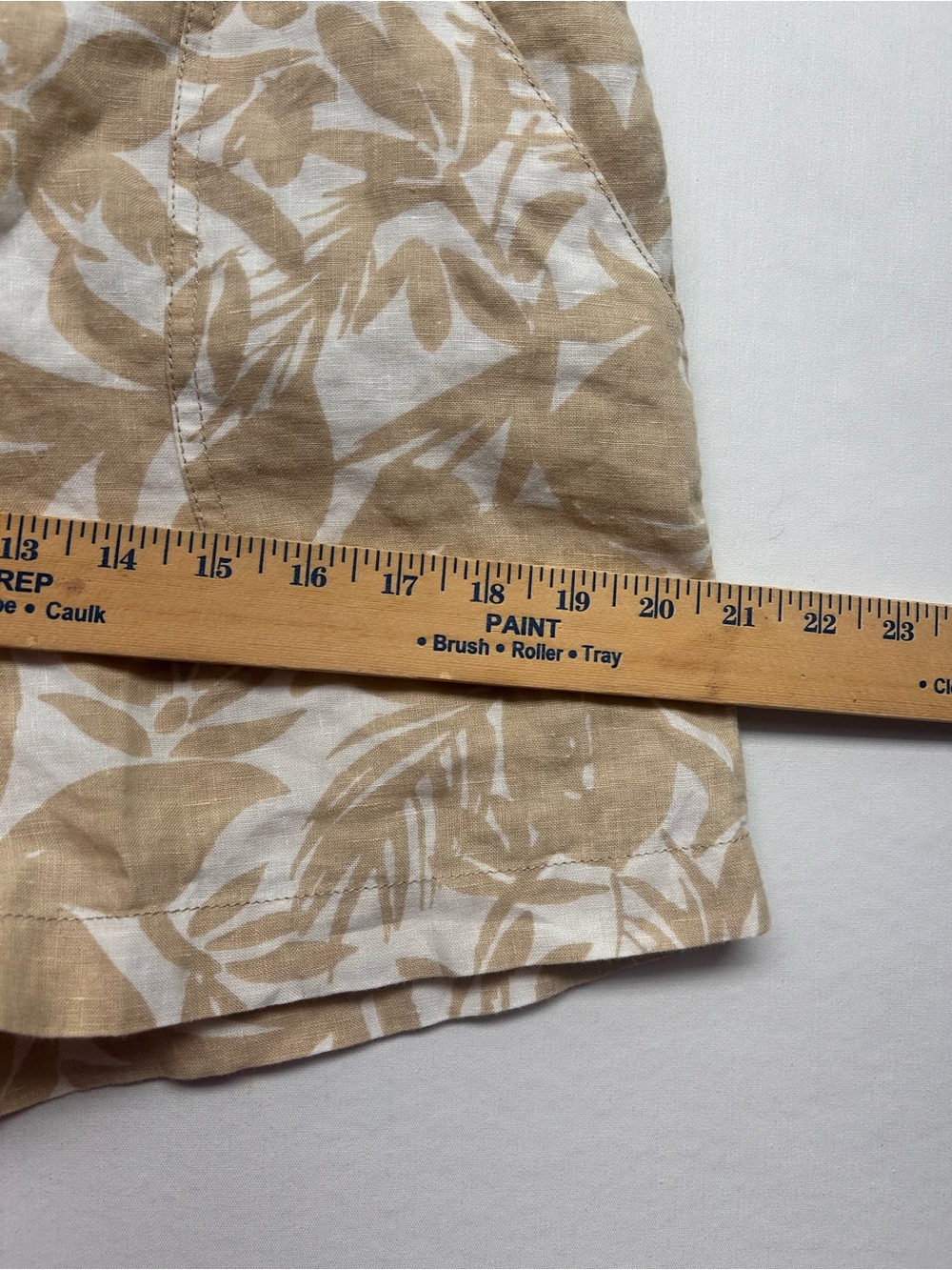 Tommy Bahama Beige and White Leaf-Print Linen-Blend Shorts - Picture 3 of 9